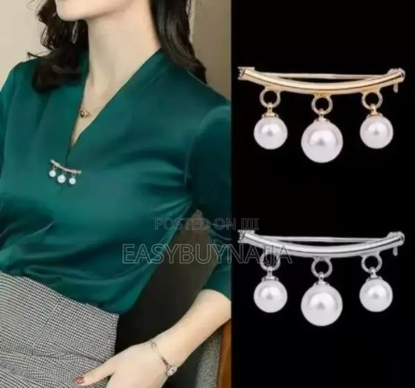 Anti Light Brooch With Pearl