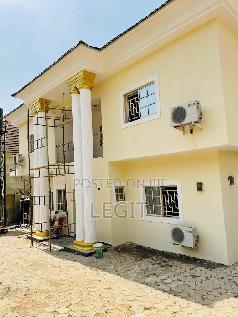 4bdrm Duplex in Gwarinpa for sale