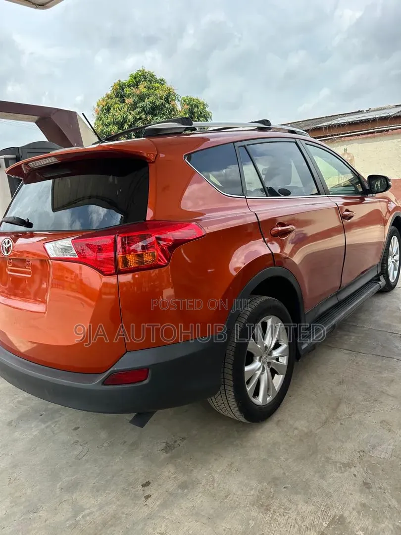 Toyota RAV4 Limited 4dr SUV AWD (2.5L 4cyl 6A) 2015 Orange