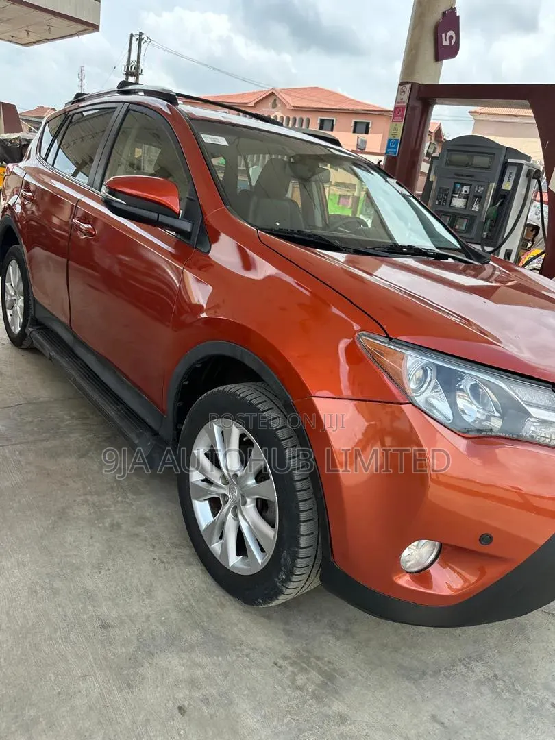 Toyota RAV4 Limited 4dr SUV AWD (2.5L 4cyl 6A) 2015 Orange