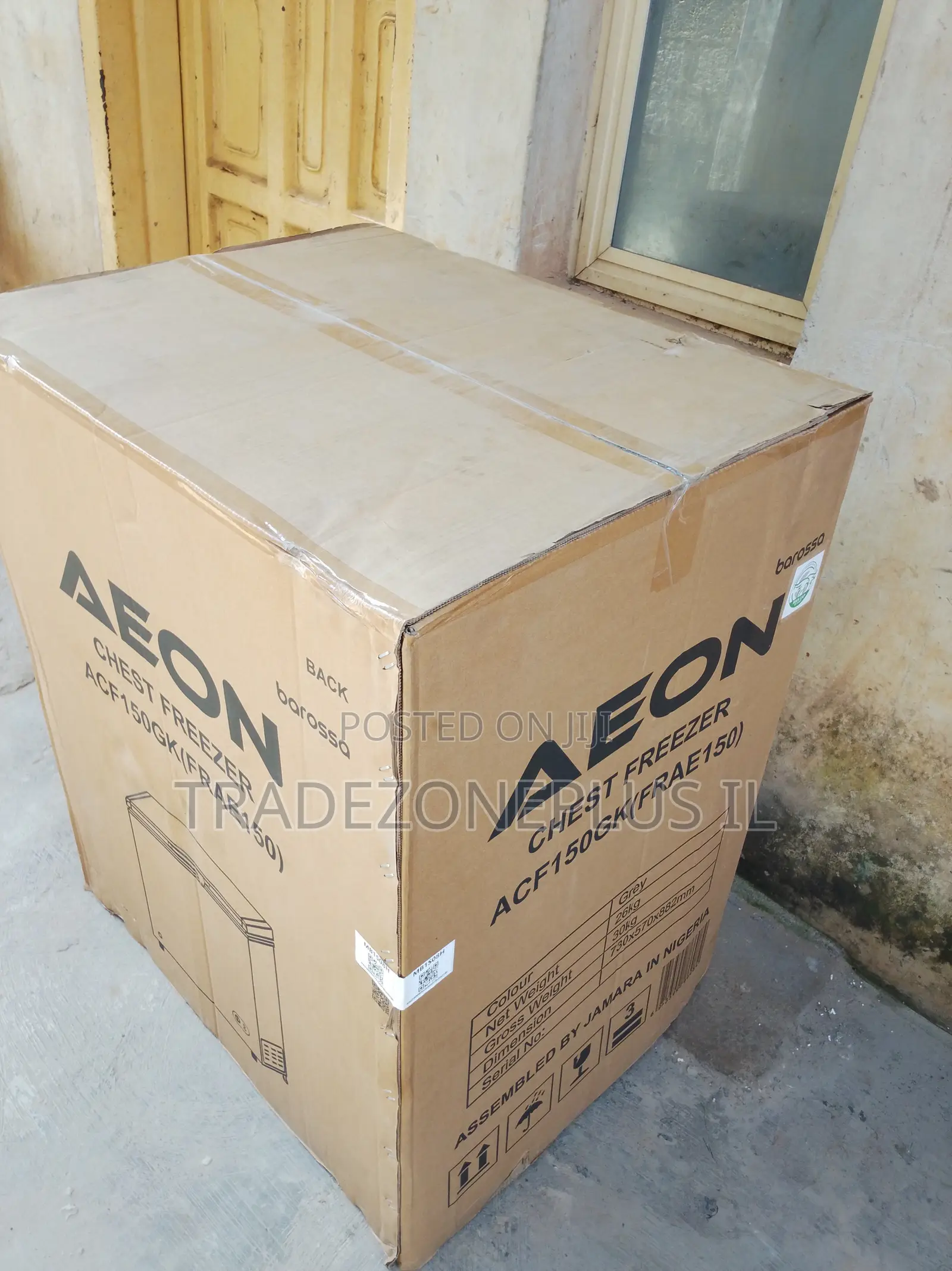 FRAE150 Chest Freezer for Family Food Preservation