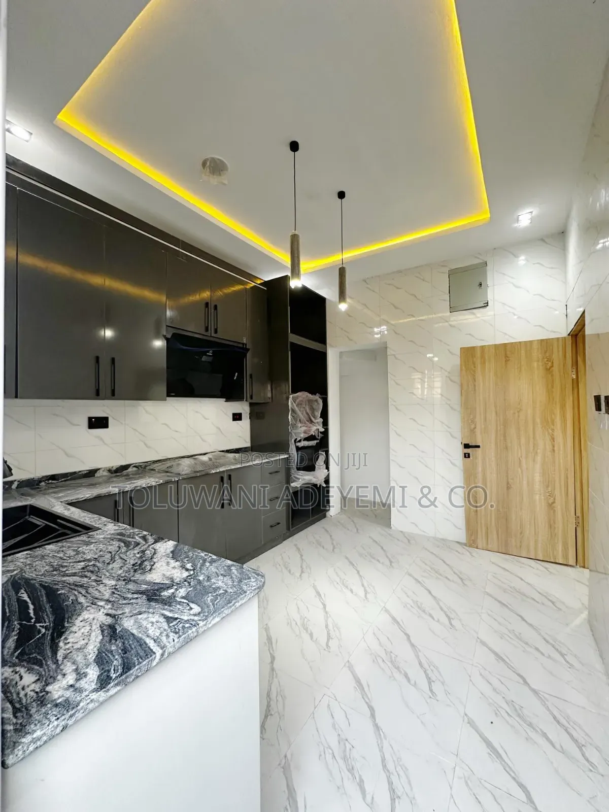 3bdrm Townhouse/Terrace in Ikota for sale