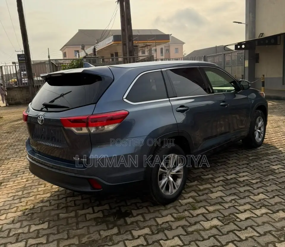 Toyota Highlander XLE V6 4x4 (3.5L 6cyl 6A) 2016 Blue