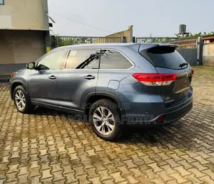 Toyota Highlander XLE V6 4x4 (3.5L 6cyl 6A) 2016 Blue