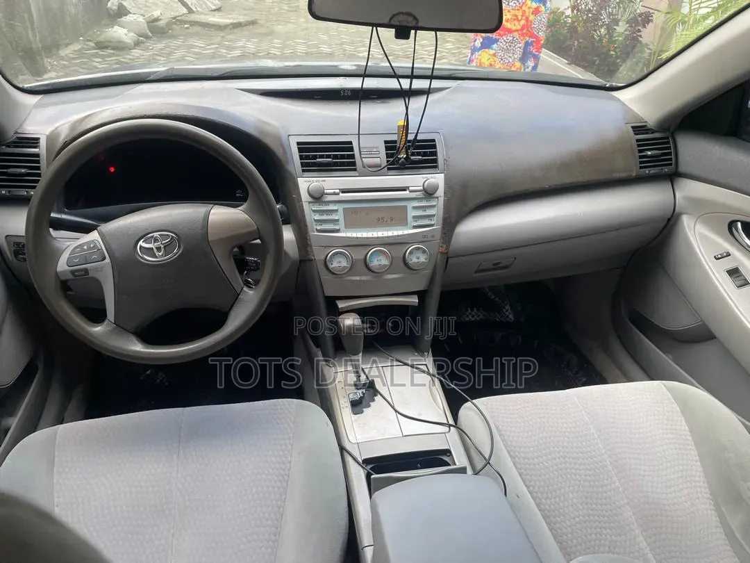 Toyota Camry LE 4dr Sedan (2.5L 4cyl 6A) 2011 Black