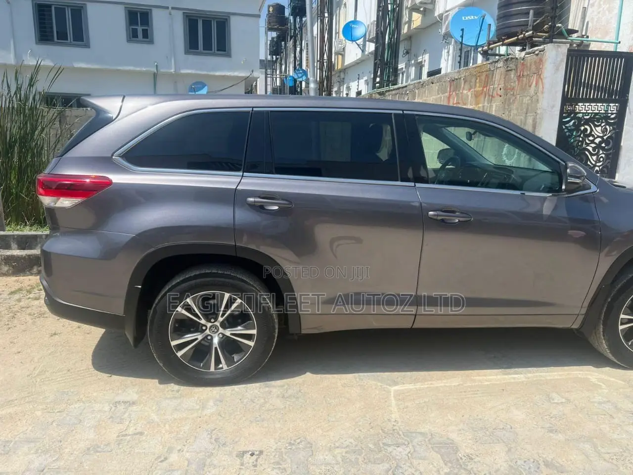 Toyota Highlander LE 2019 Gray