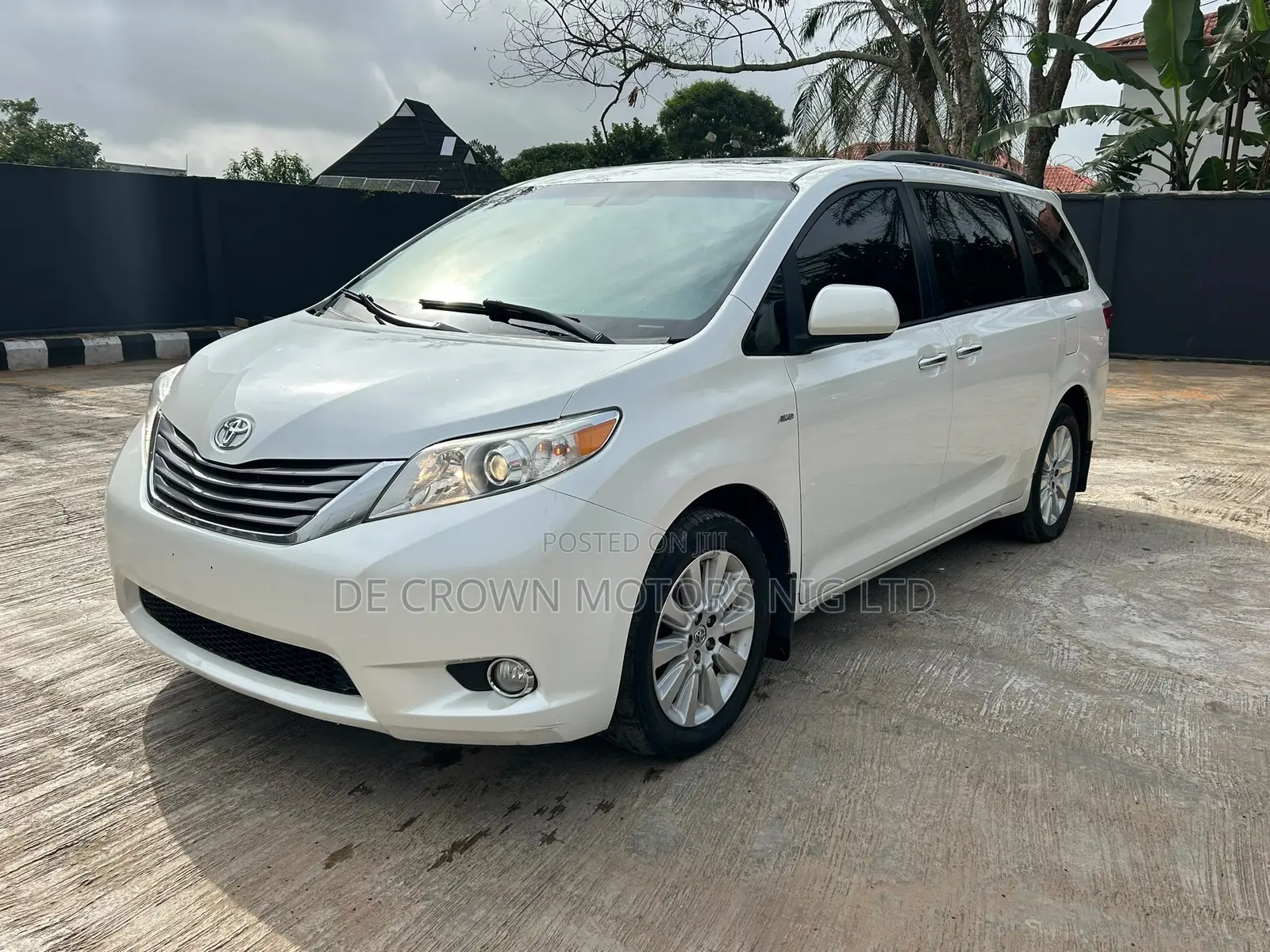 Toyota Sienna XLE 8 Passenger (3.5L 6cyl 6A) 2016 White