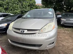 Toyota Sienna LE FWD 2006 Gold