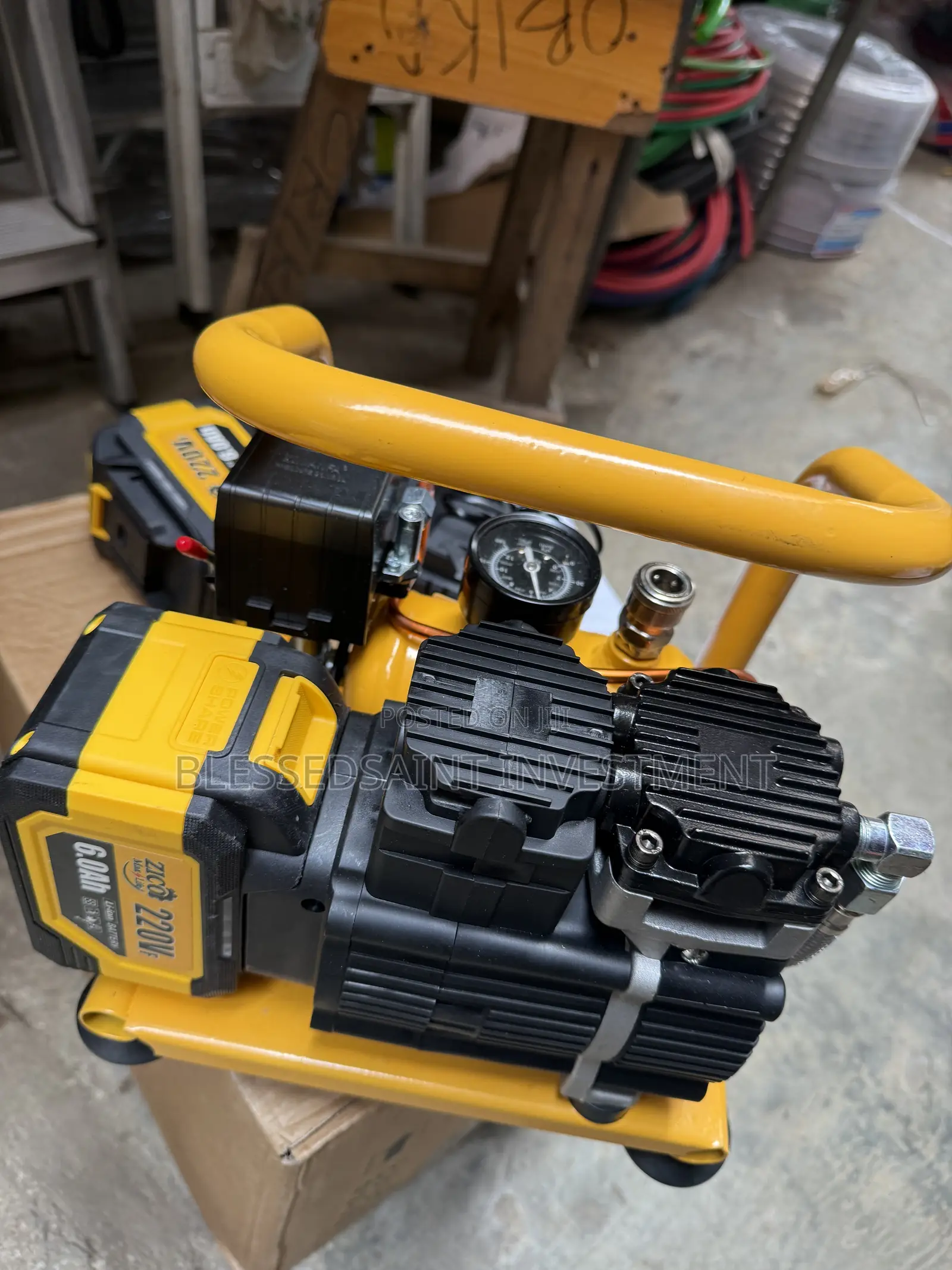 Cordless Air Compressor 220v 2 Batteries 15 Seed Battery