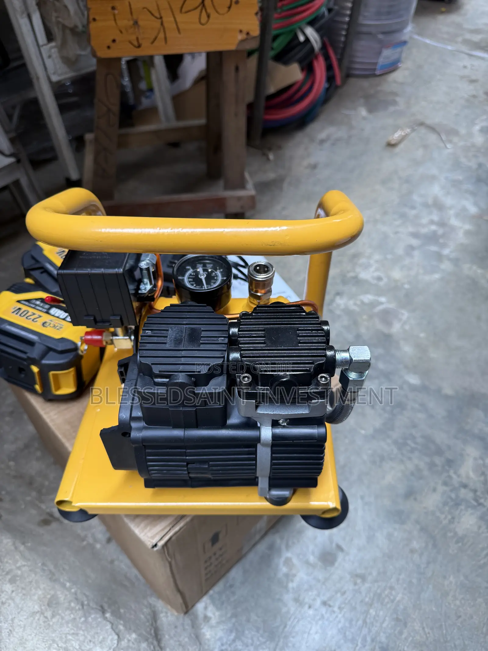 Cordless Air Compressor 220v 2 Batteries 15 Seed Battery