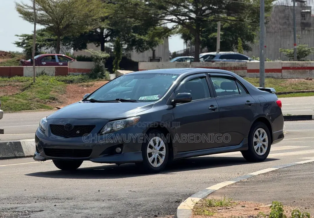 Toyota Corolla 2010 Gray
