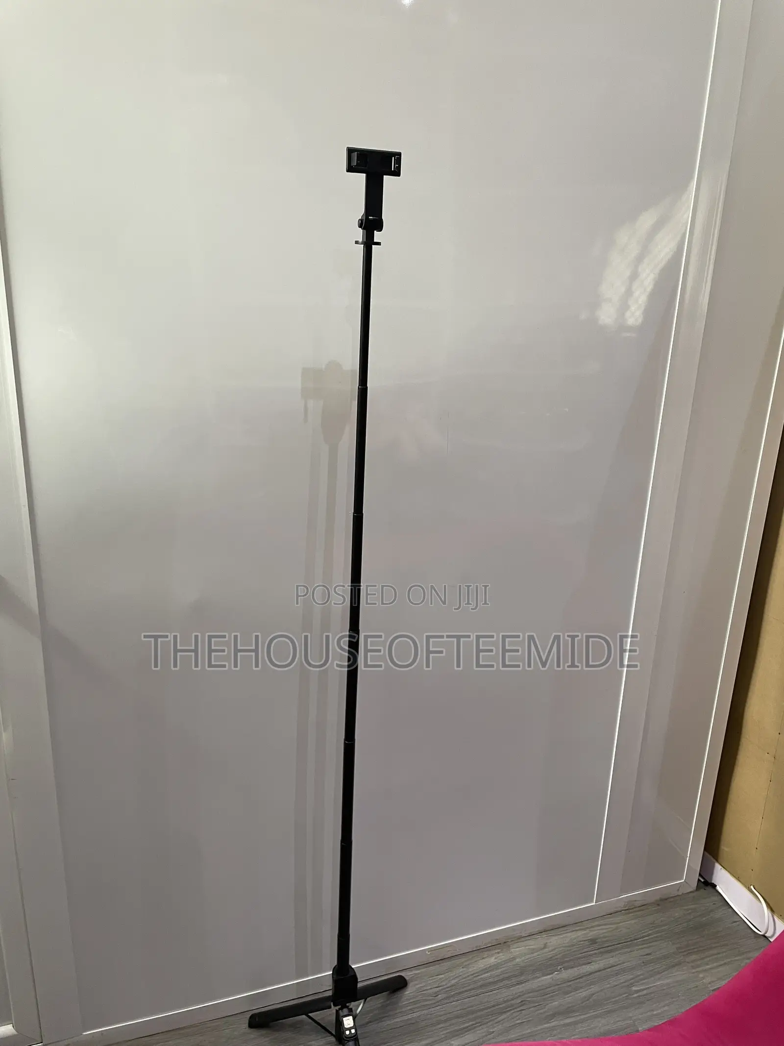 CL07 Tripod Wit Screen Projector