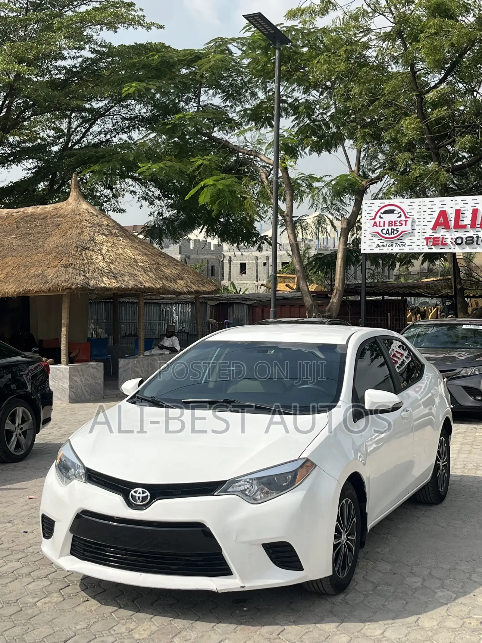 Toyota Corolla LE 4dr Sedan (1.8L 4cyl CVT) 2015 White