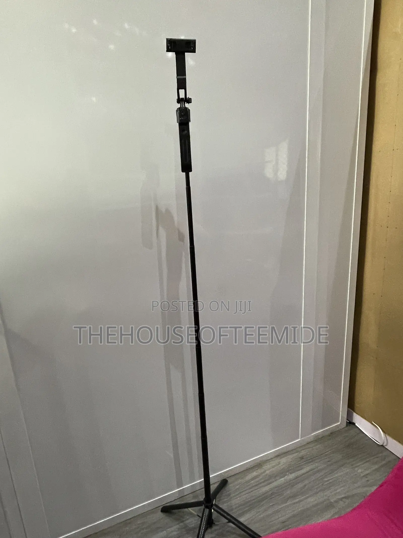 C12 Ai Tracking Tripod