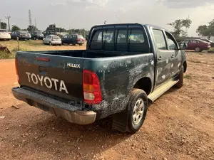 Toyota Hilux 2010 Green