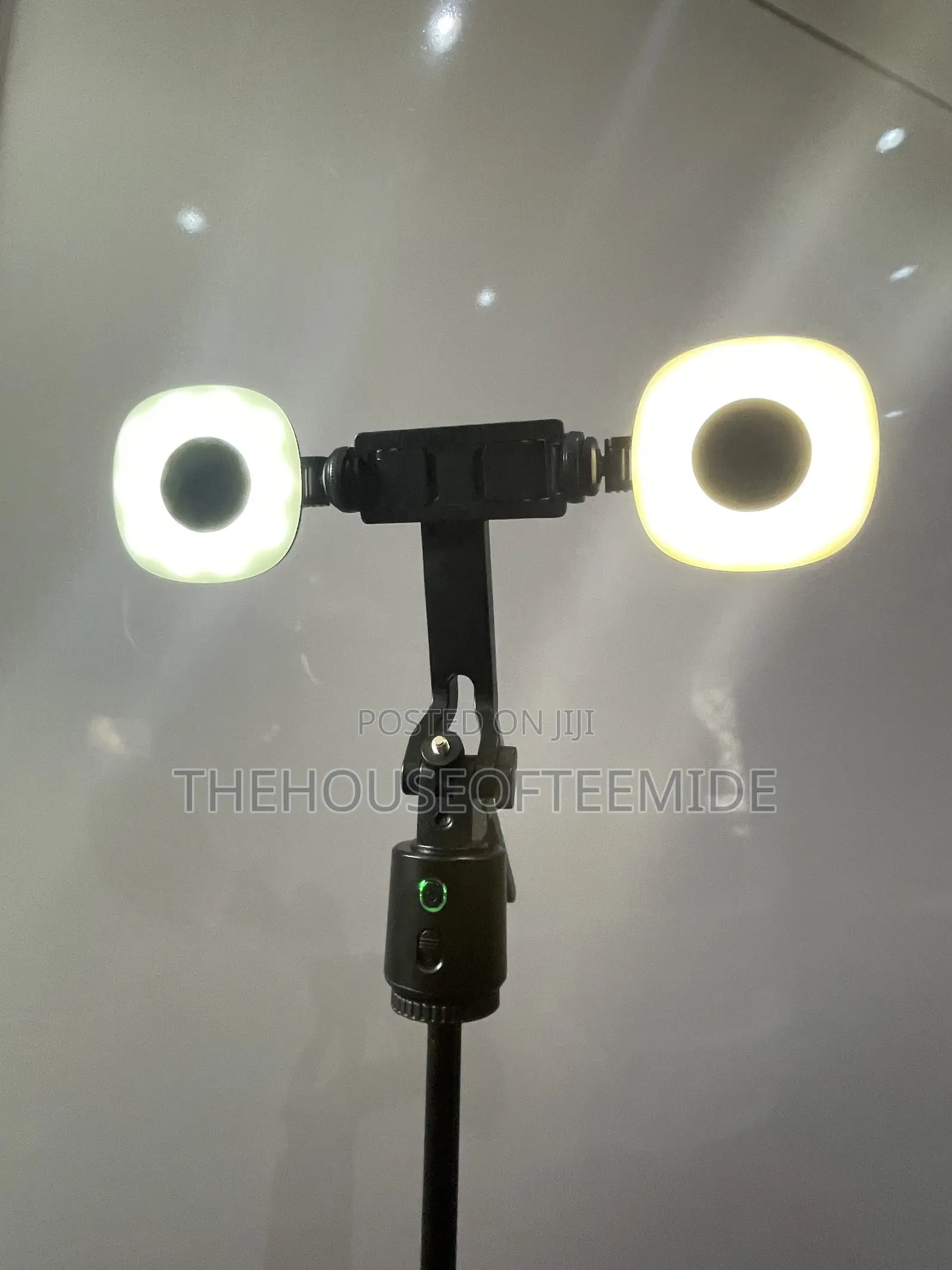 Q13 Ai Tracking Tripod With Two Big Light