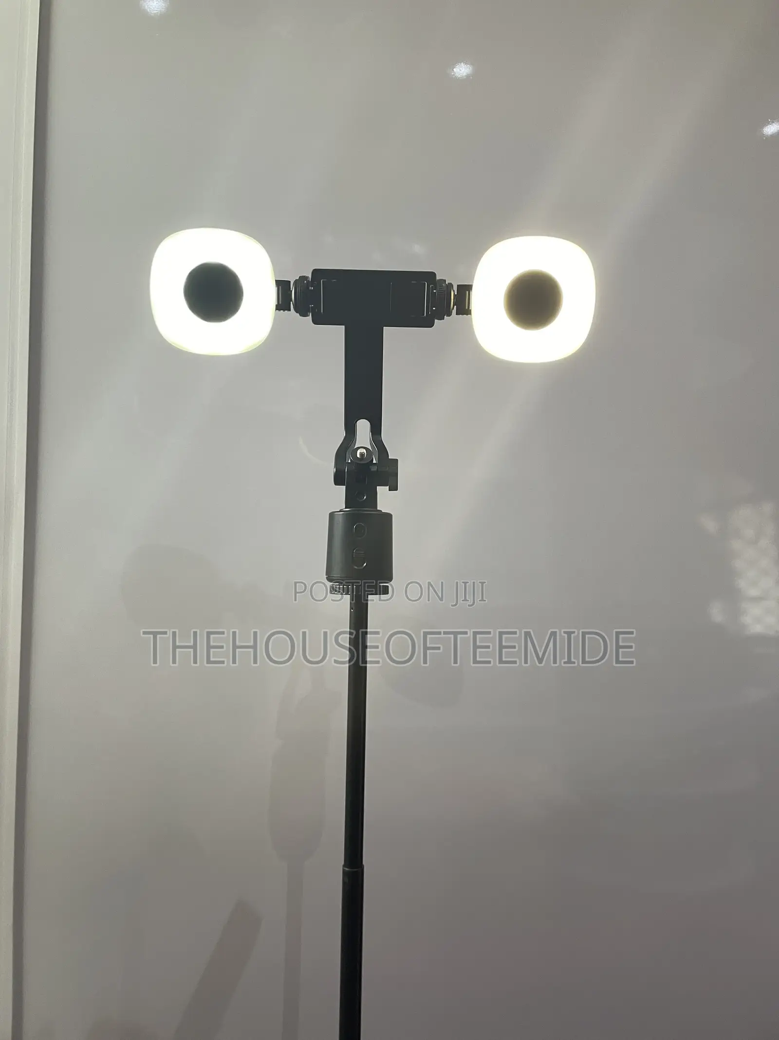 Q13 Ai Tracking Tripod With Two Big Light