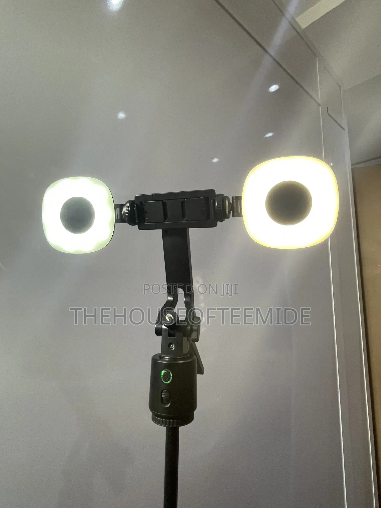 Q13 Ai Tracking Tripod With Two Big Light