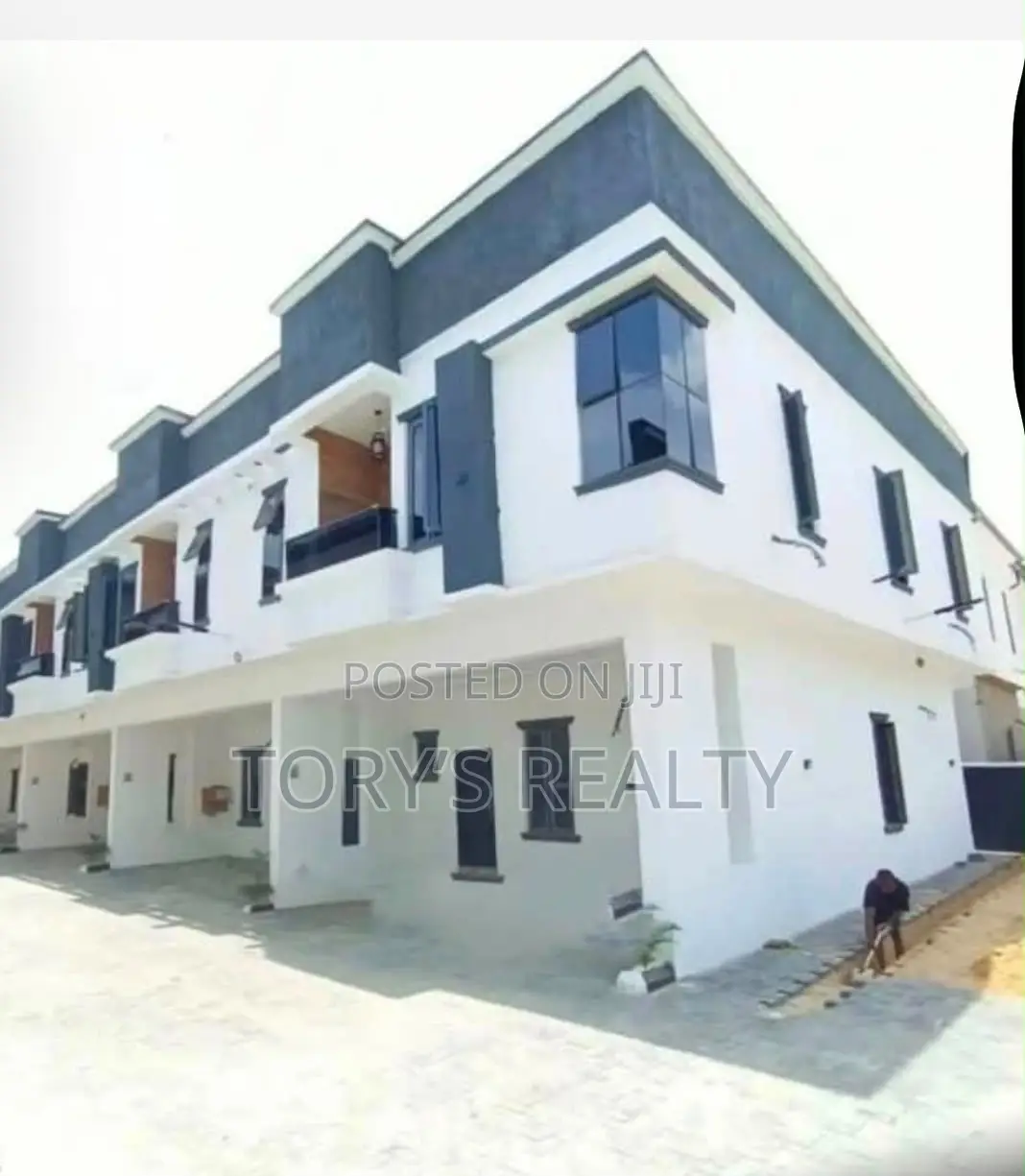4bdrm Townhouse/Terrace in Lekki Phase 2 for sale