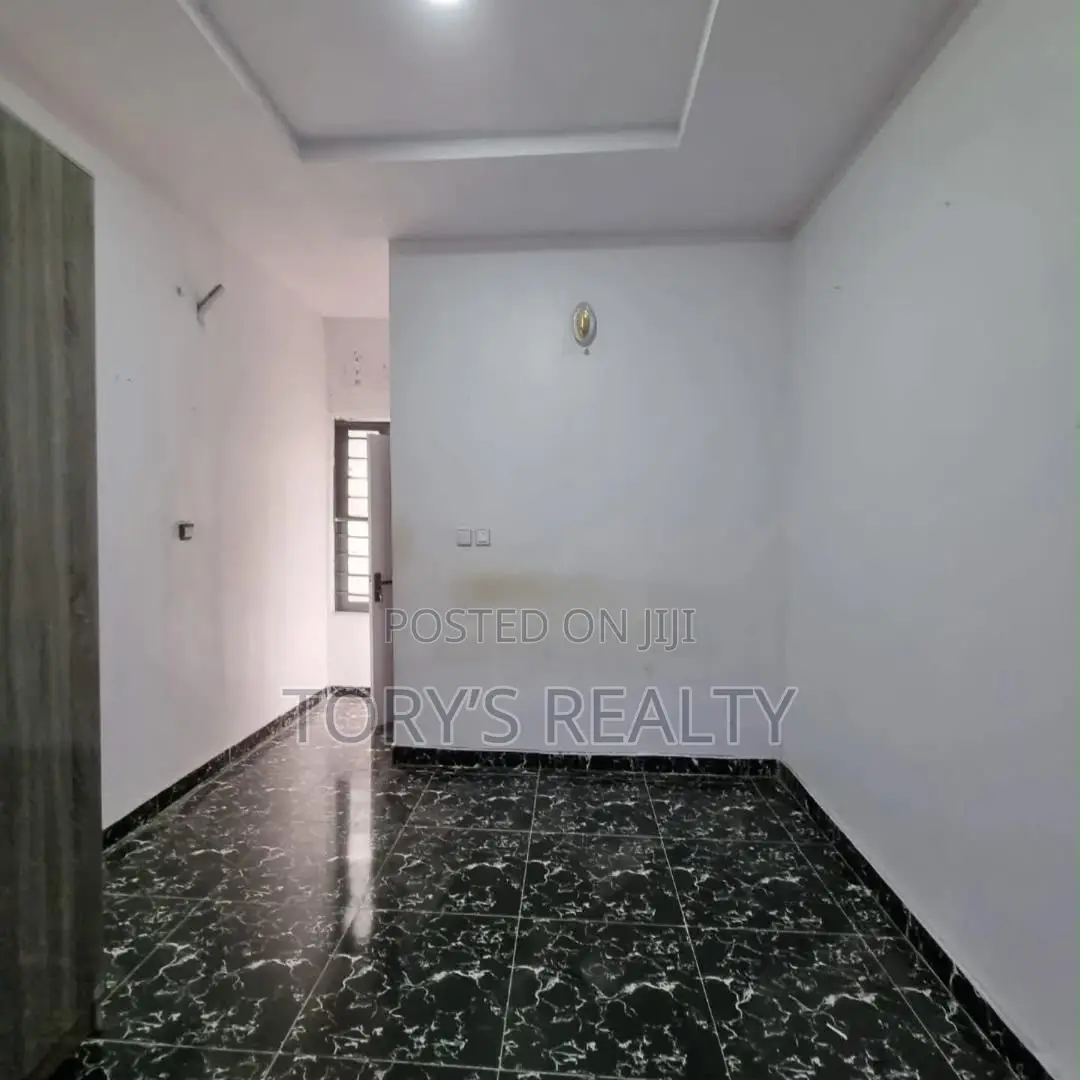 4bdrm Townhouse/Terrace in Lekki Phase 2 for sale