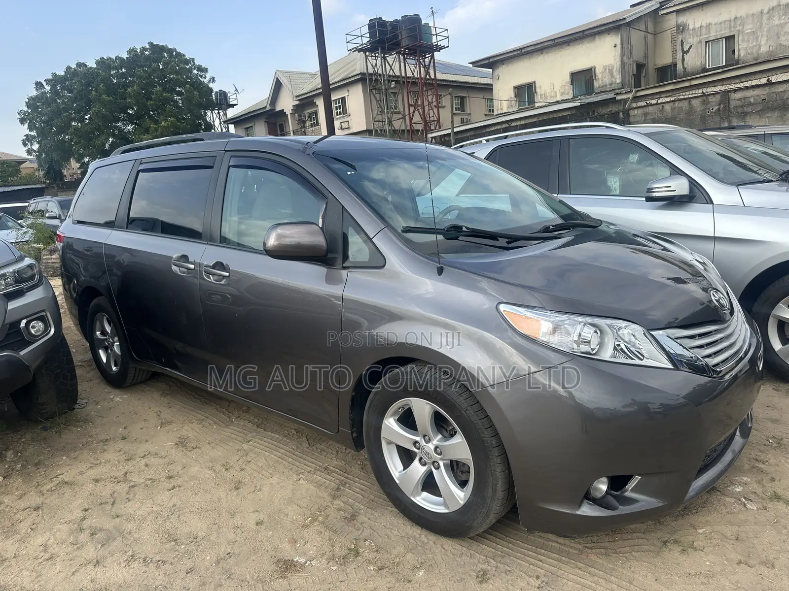 Toyota Sienna LE FWD 8-Passenger 2013 Gray