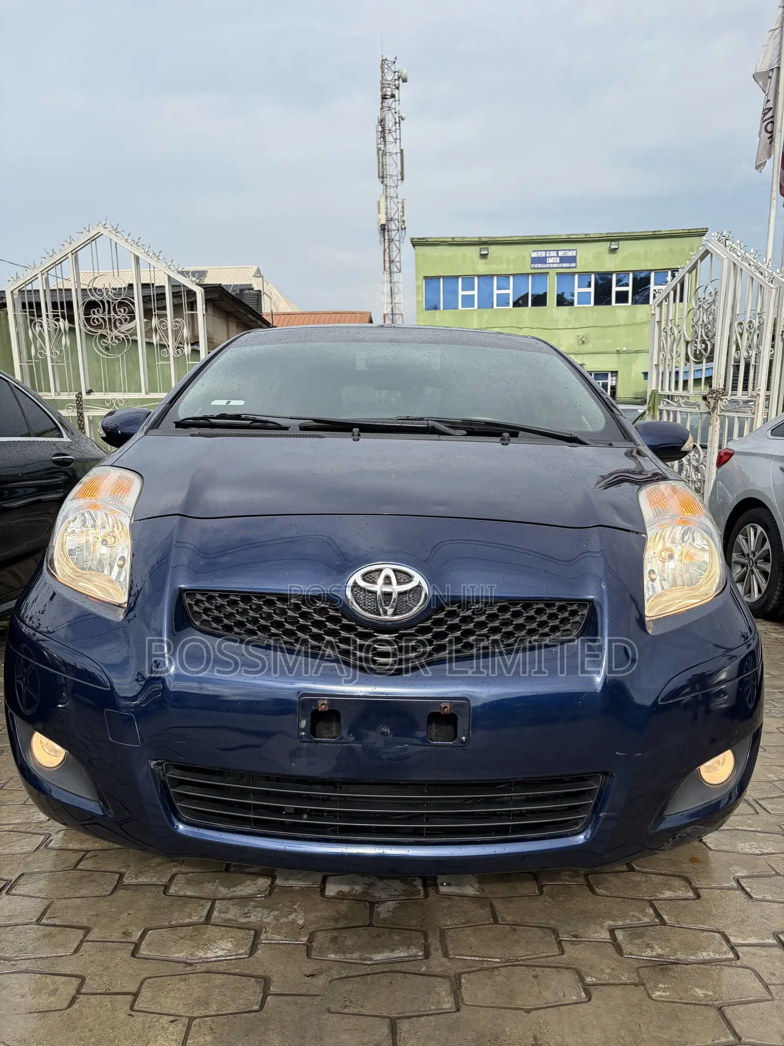 Toyota Yaris Base Sedan 4dr 2010 Blue