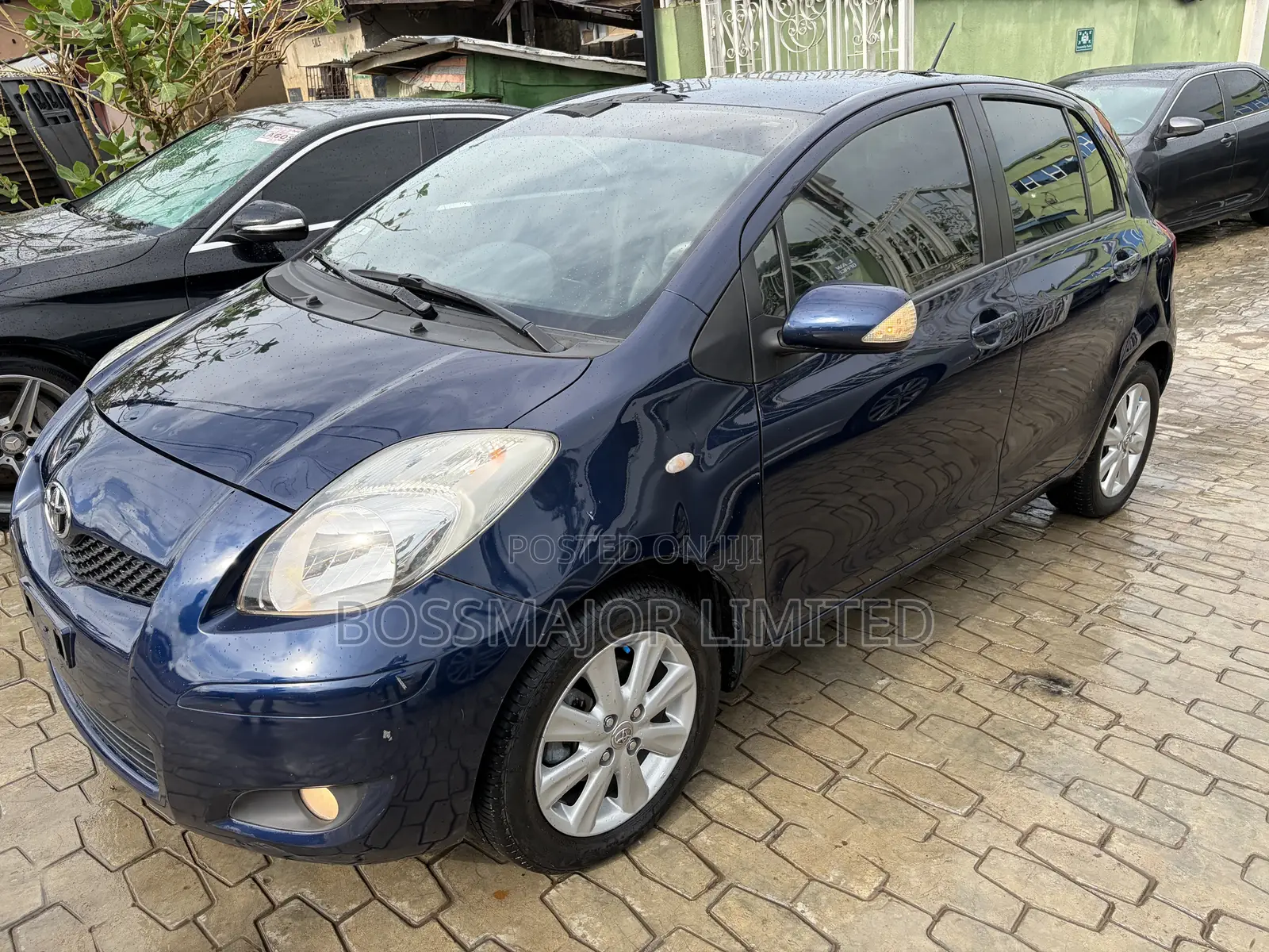 Toyota Yaris Base Sedan 4dr 2010 Blue