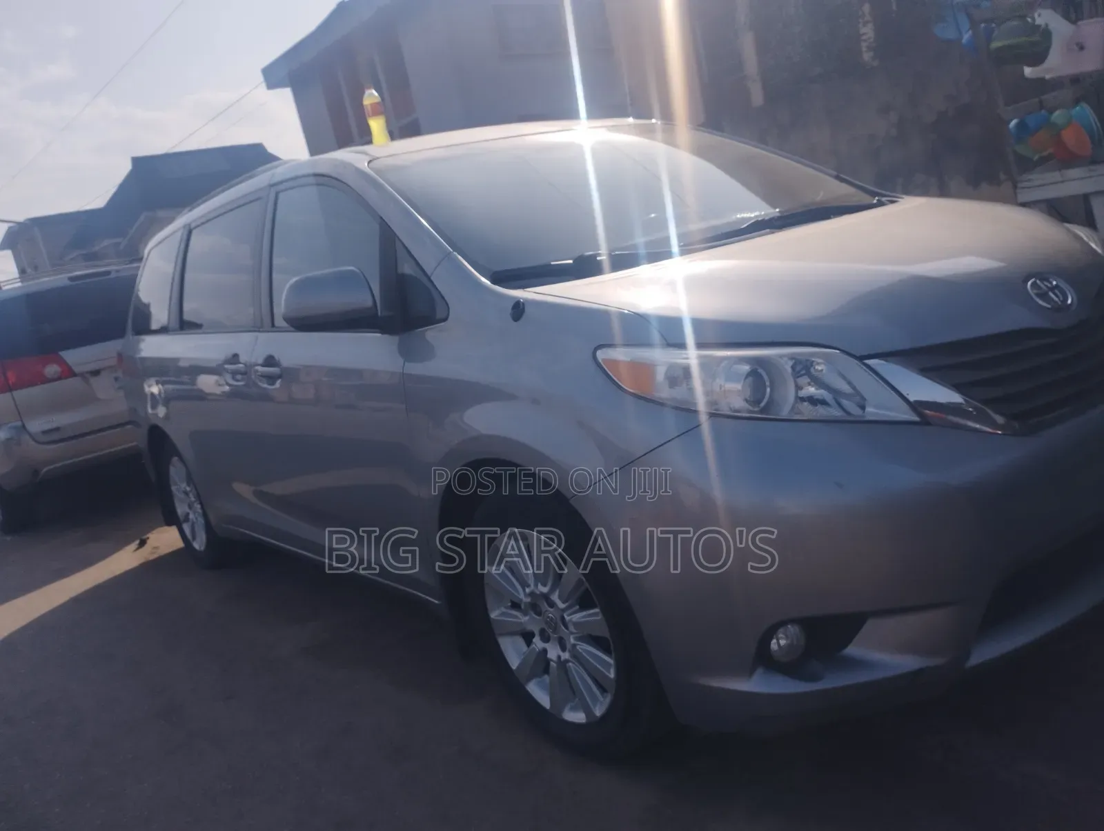 Toyota Sienna XLE 8-Passenger 4dr Minivan (3.5L 6cyl 6A) 2014 Silver