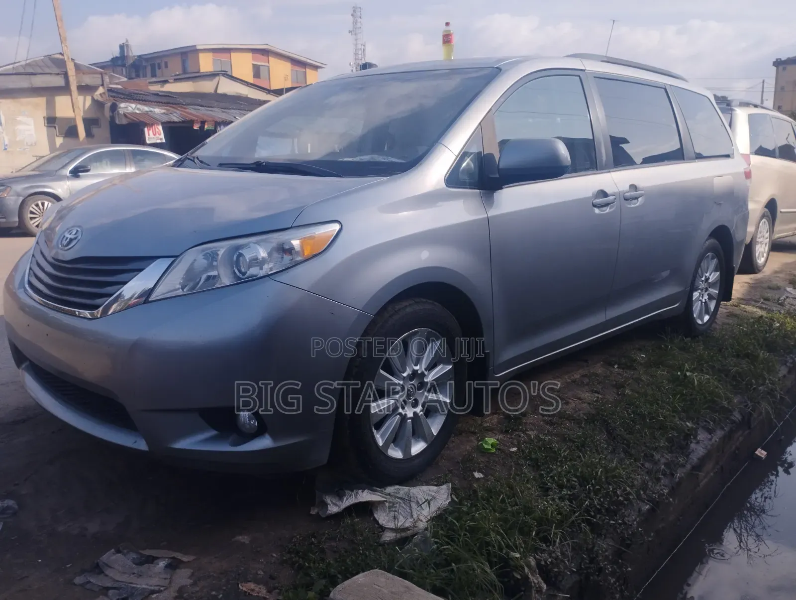 Toyota Sienna XLE 8-Passenger 4dr Minivan (3.5L 6cyl 6A) 2014 Silver