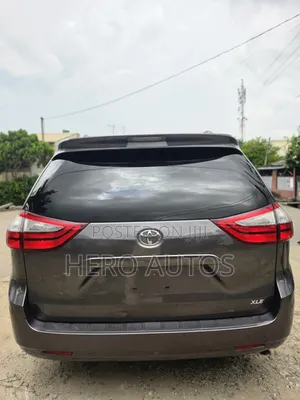 Toyota Sienna XLE Premium 8-Passenger 4dr Minivan (3.5L 6cyl 6A) 2015