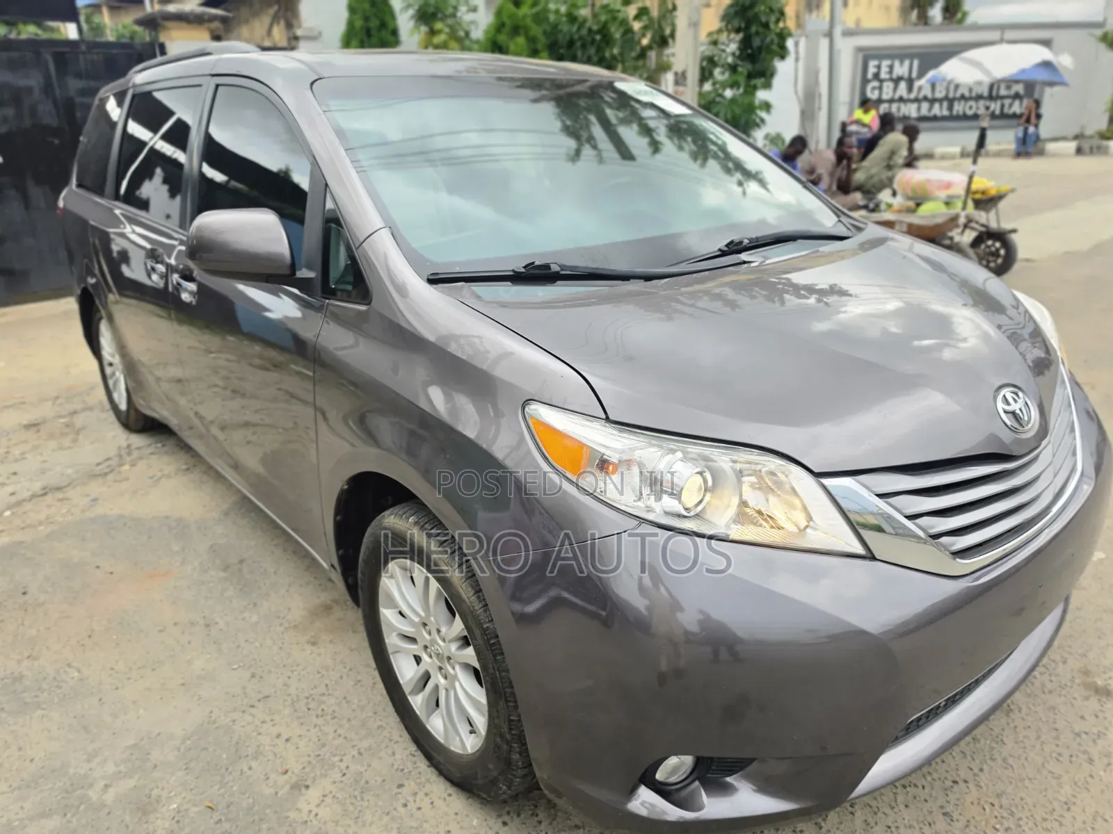 Toyota Sienna XLE Premium 8-Passenger 4dr Minivan (3.5L 6cyl 6A) 2015