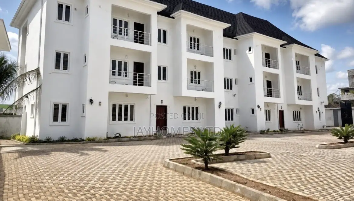 3bdrm Block of Flats in Dbs Asaba, Oshimili South for sale