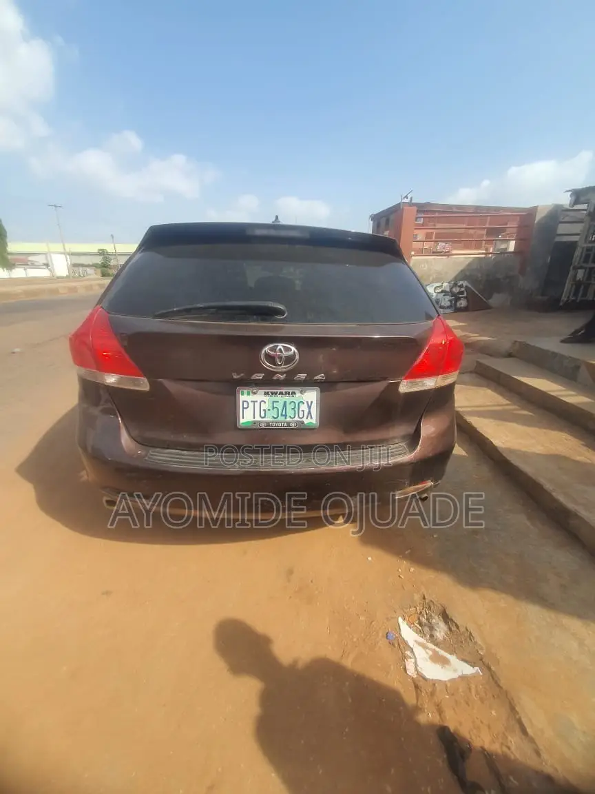 Toyota Venza 2010 Gold