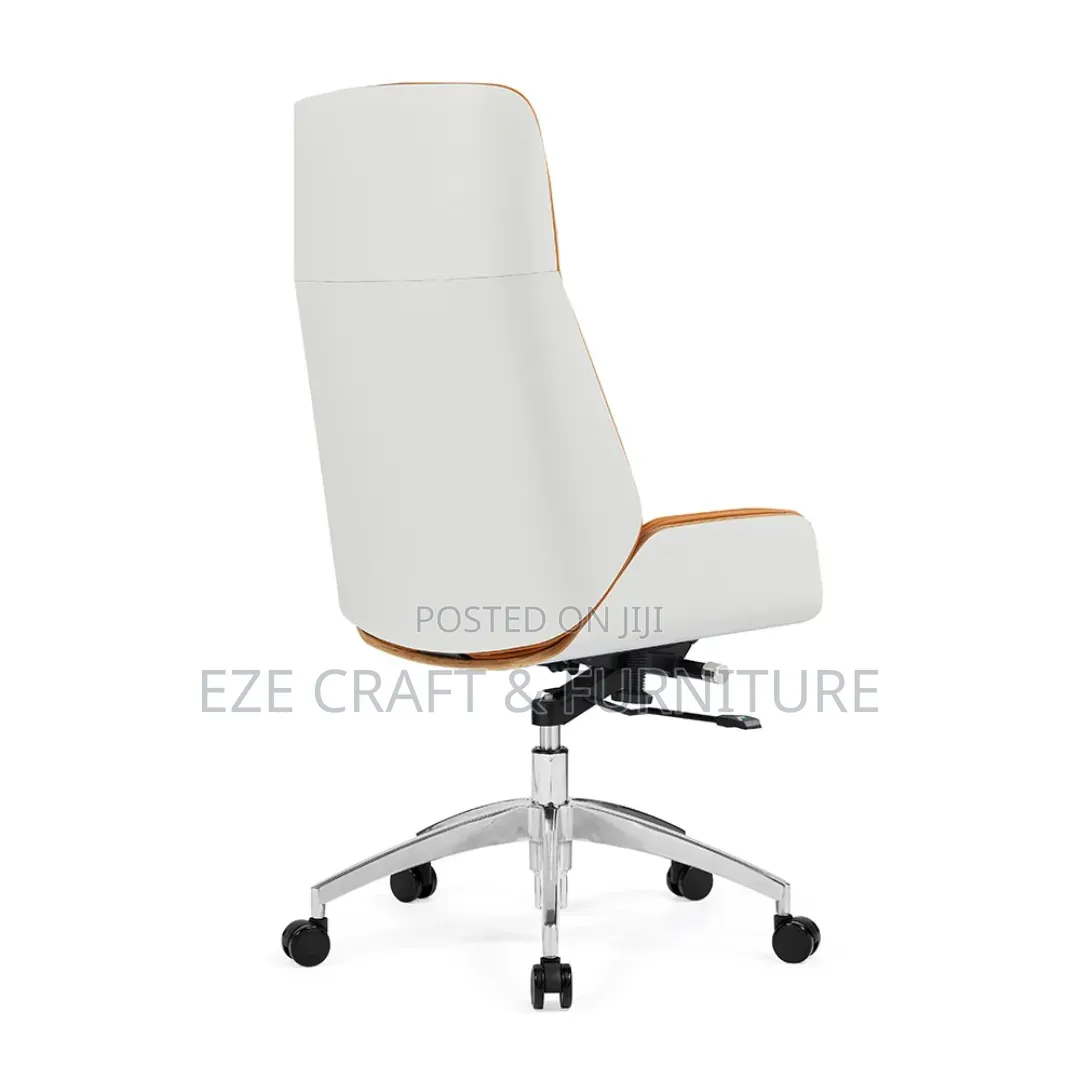 Brentwood Luxury Newscaster Chair