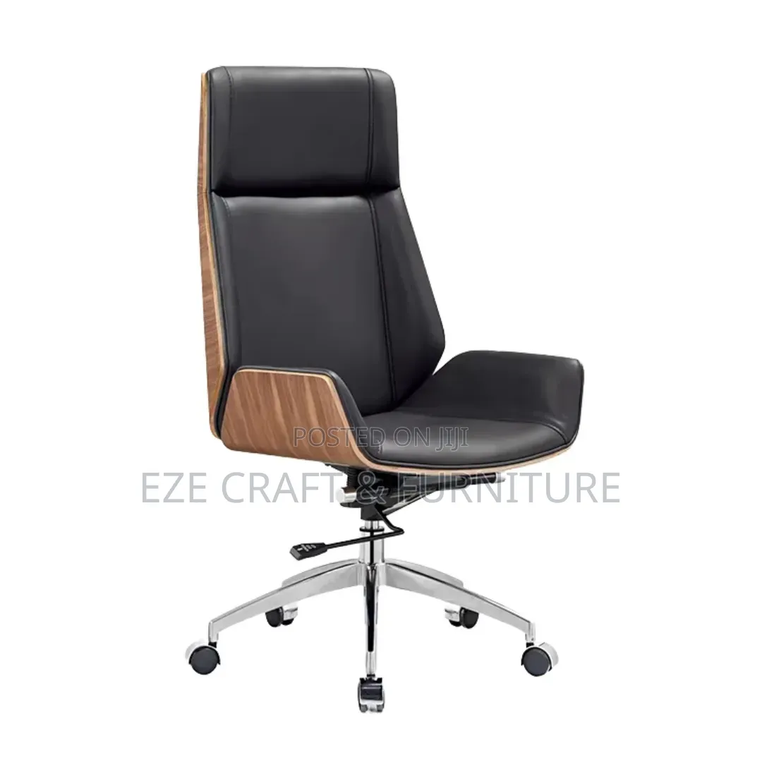 Brentwood Luxury Newscaster Chair