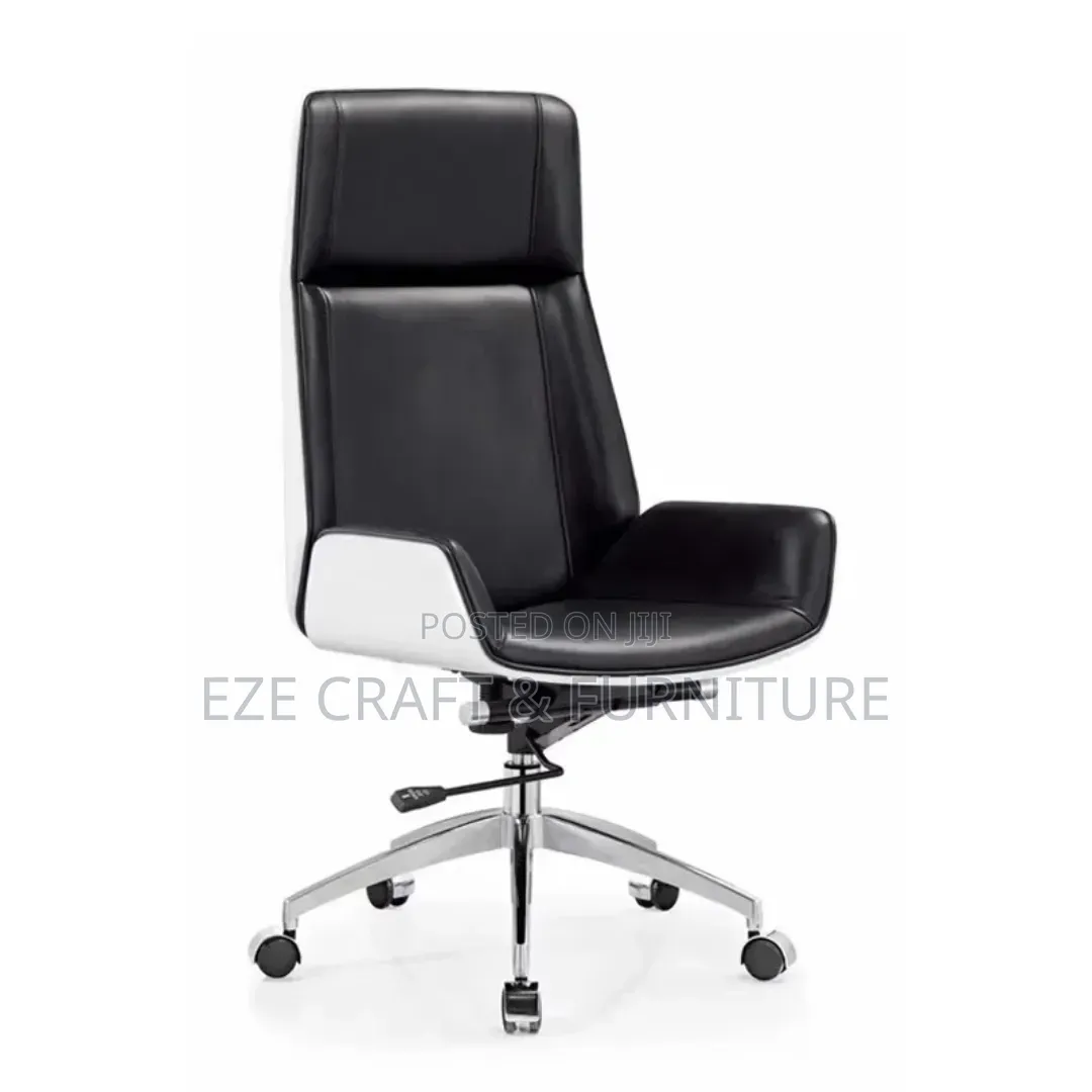 Brentwood Luxury Newscaster Chair