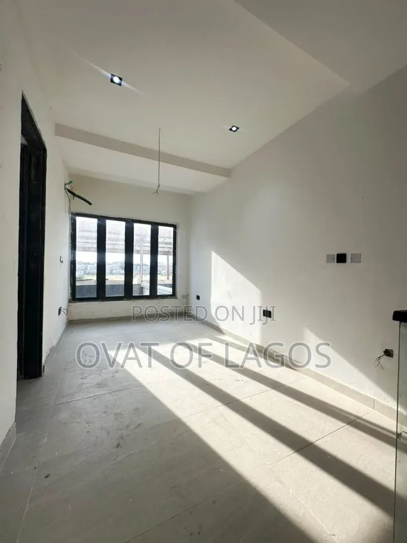 4bdrm Duplex in Lekki Phase 1 for sale