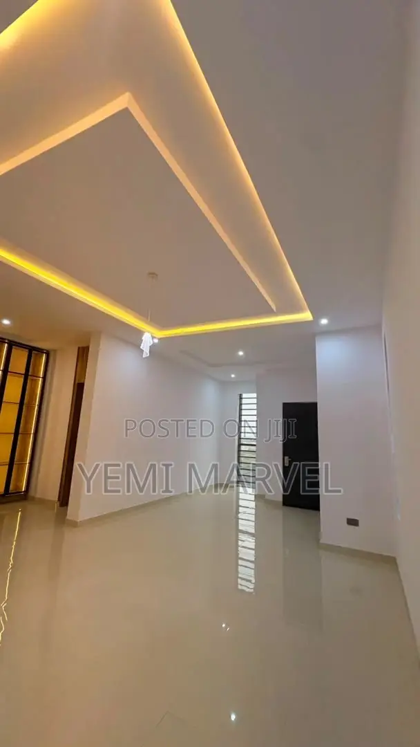 4bdrm Duplex in Oke’Badan Estate, for sale