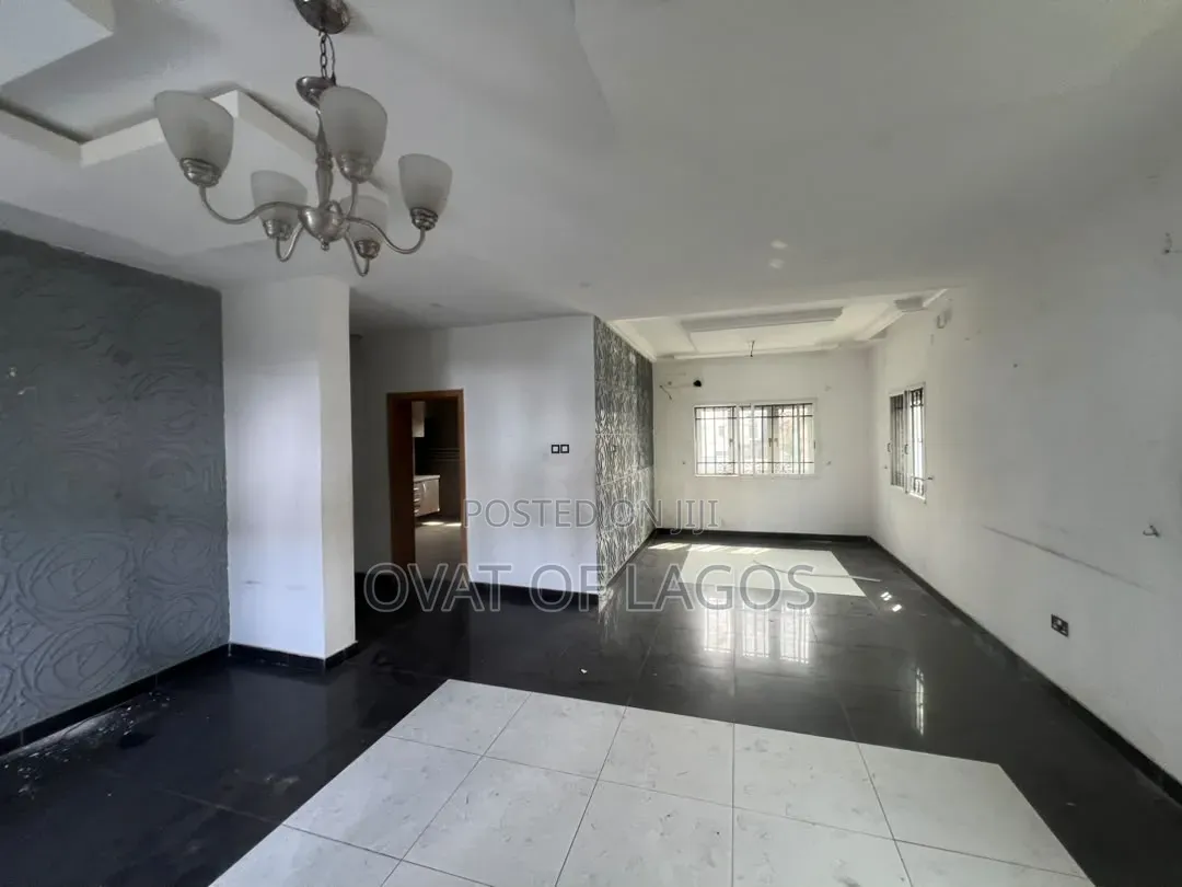 3bdrm Duplex in Lekki Phase 1 for sale