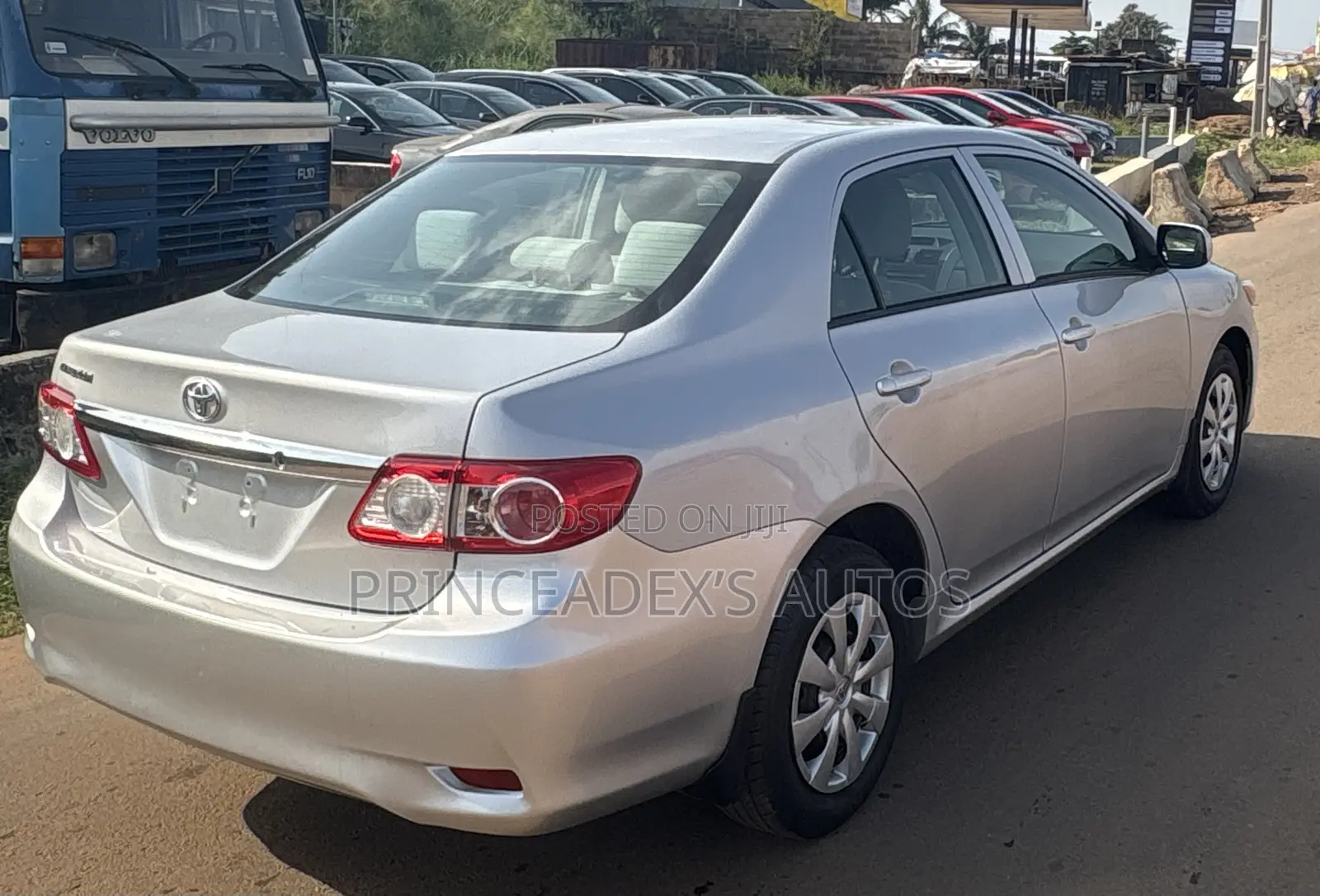 Toyota Corolla LE 4dr Sedan (1.8L 4cyl 4A) 2013 Silver