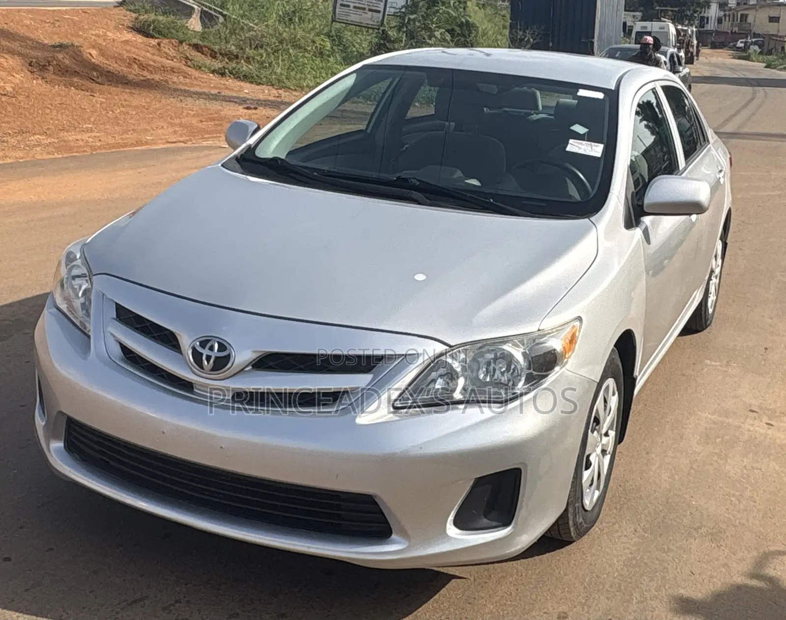 Toyota Corolla LE 4dr Sedan (1.8L 4cyl 4A) 2013 Silver