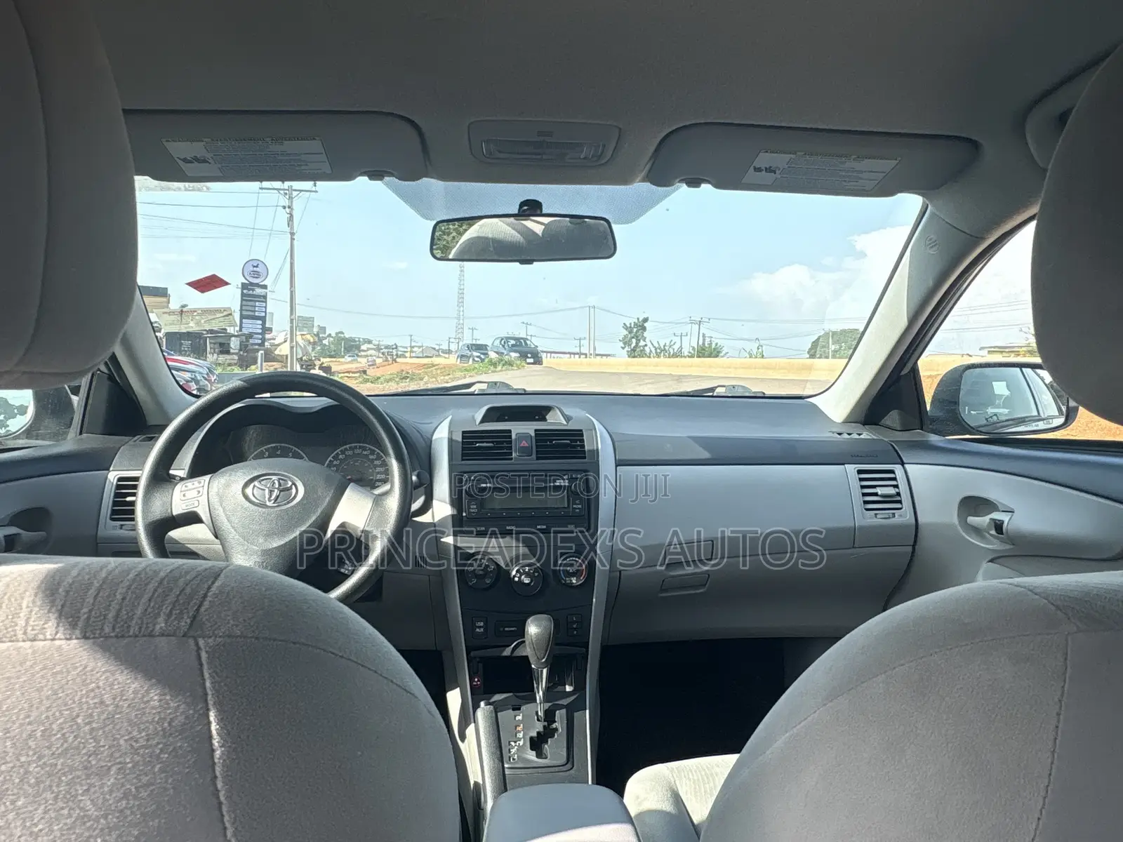 Toyota Corolla LE 4dr Sedan (1.8L 4cyl 4A) 2013 Silver