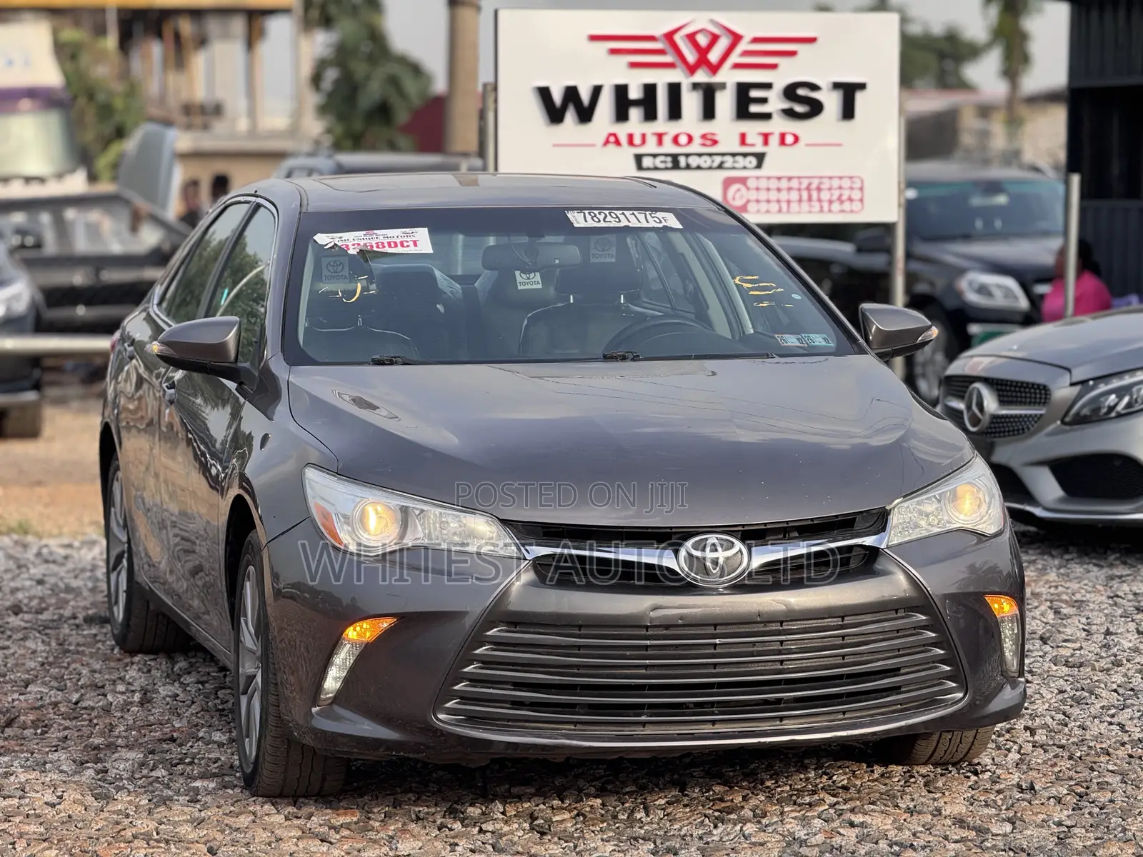 Toyota Camry XLE 4dr Sedan (3.5L 6cyl 6A) 2017 Gray