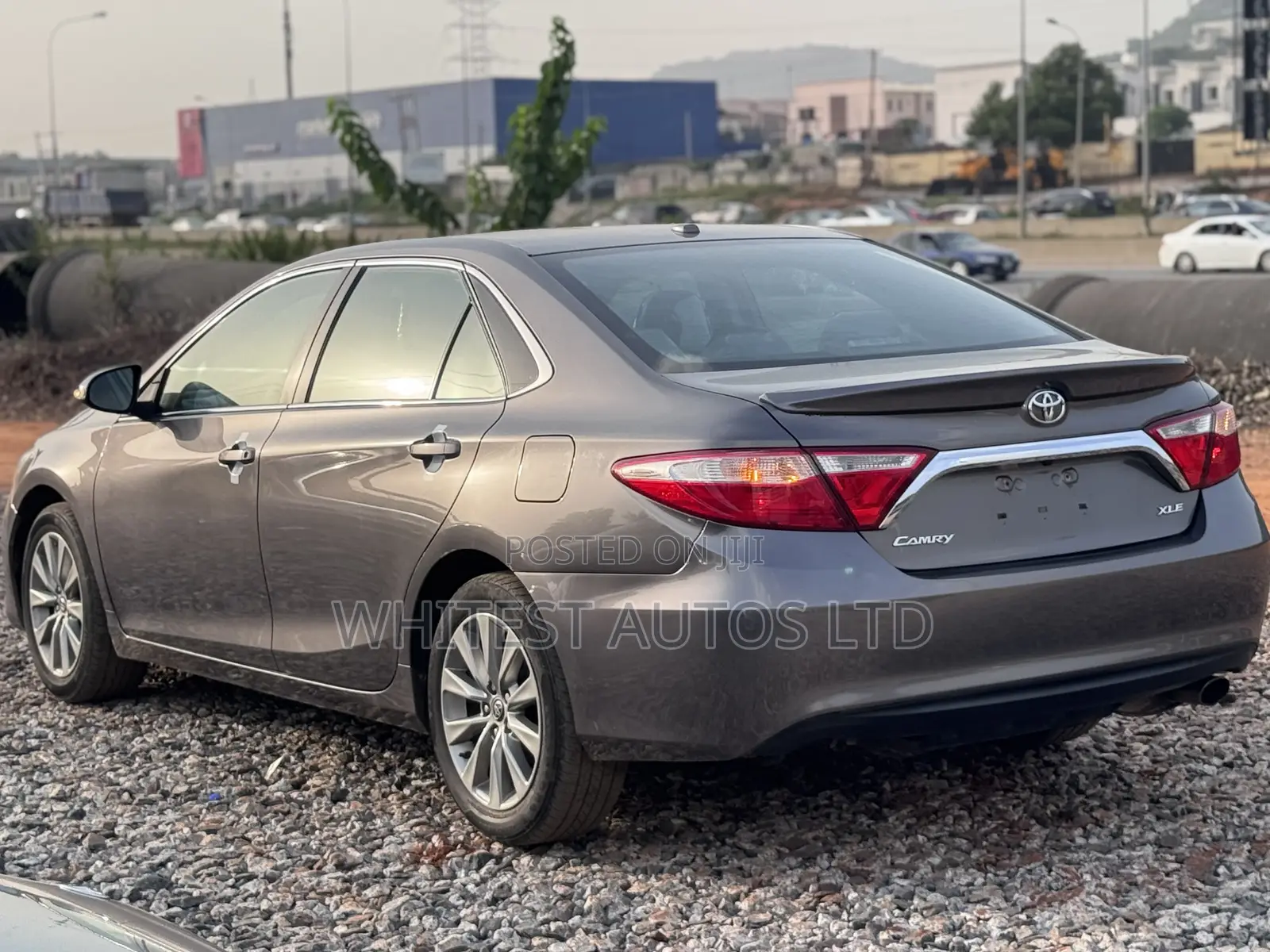 Toyota Camry XLE 4dr Sedan (3.5L 6cyl 6A) 2017 Gray