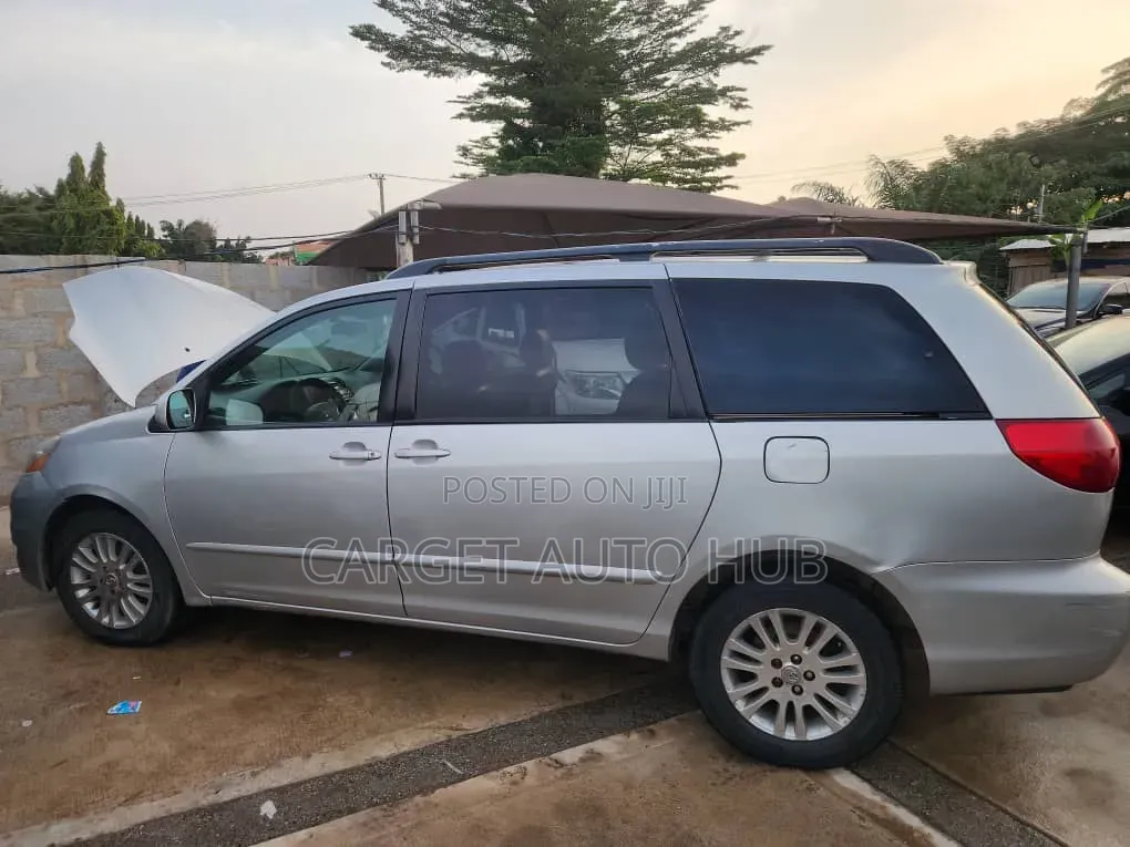 Toyota Sienna XLE 2007 Silver