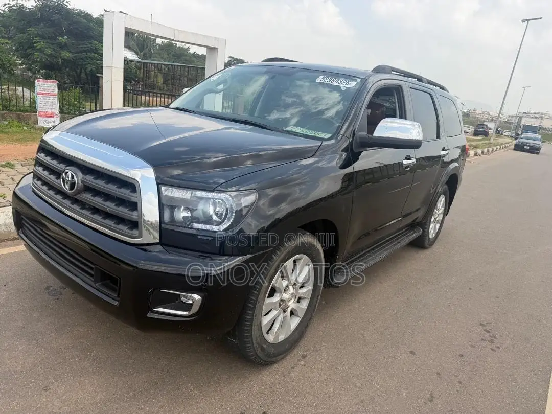 Toyota Sequoia Platinum 4dr SUV 4WD (5.7L 8cyl 6A) 2016 Black