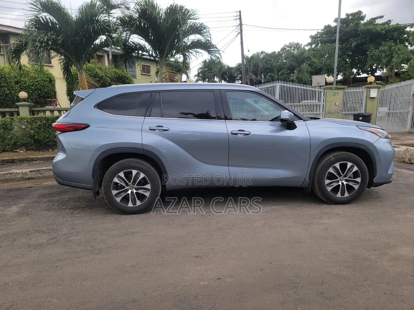 Toyota Highlander XLE 2021 Blue