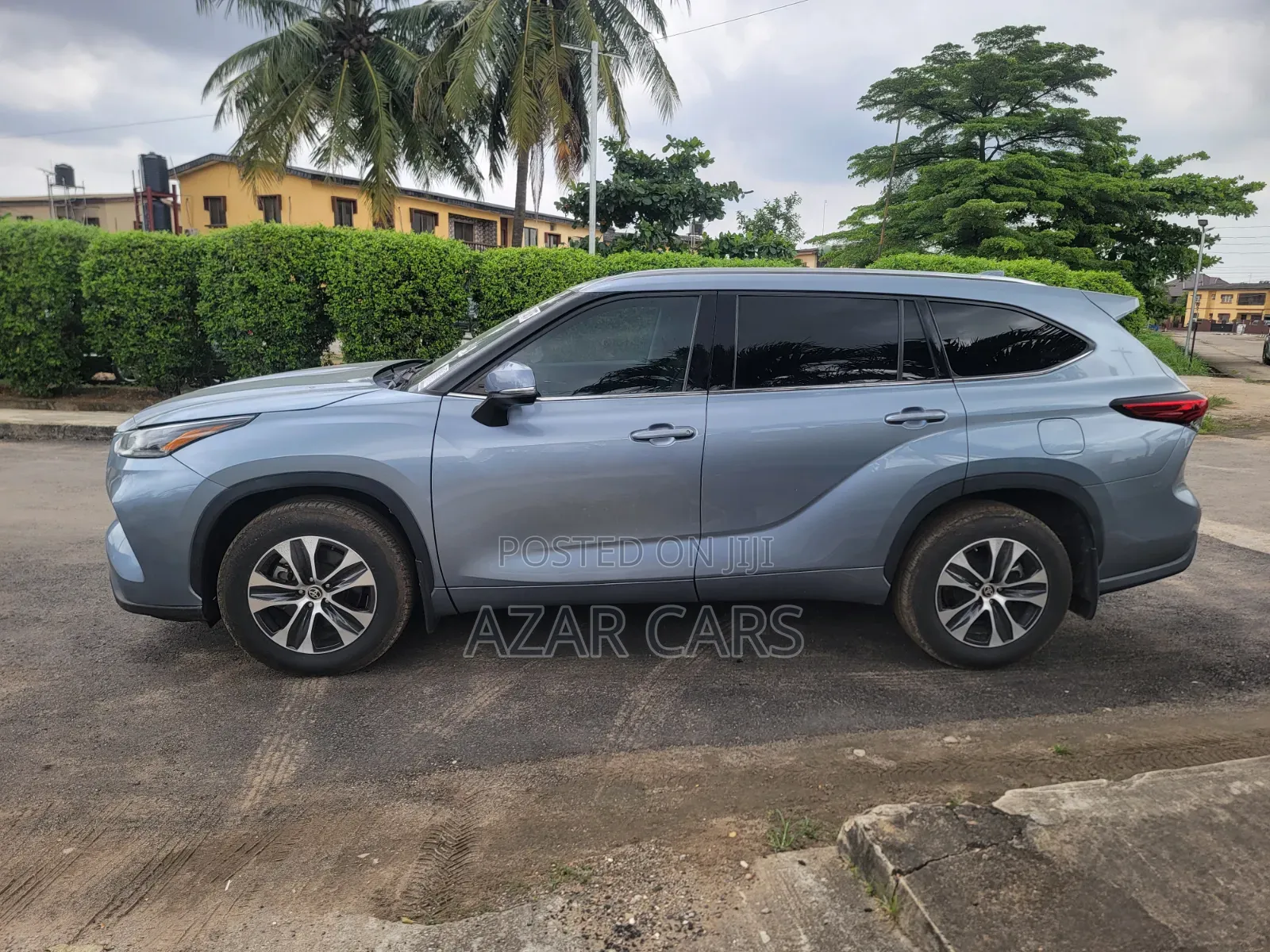 Toyota Highlander XLE 2021 Blue