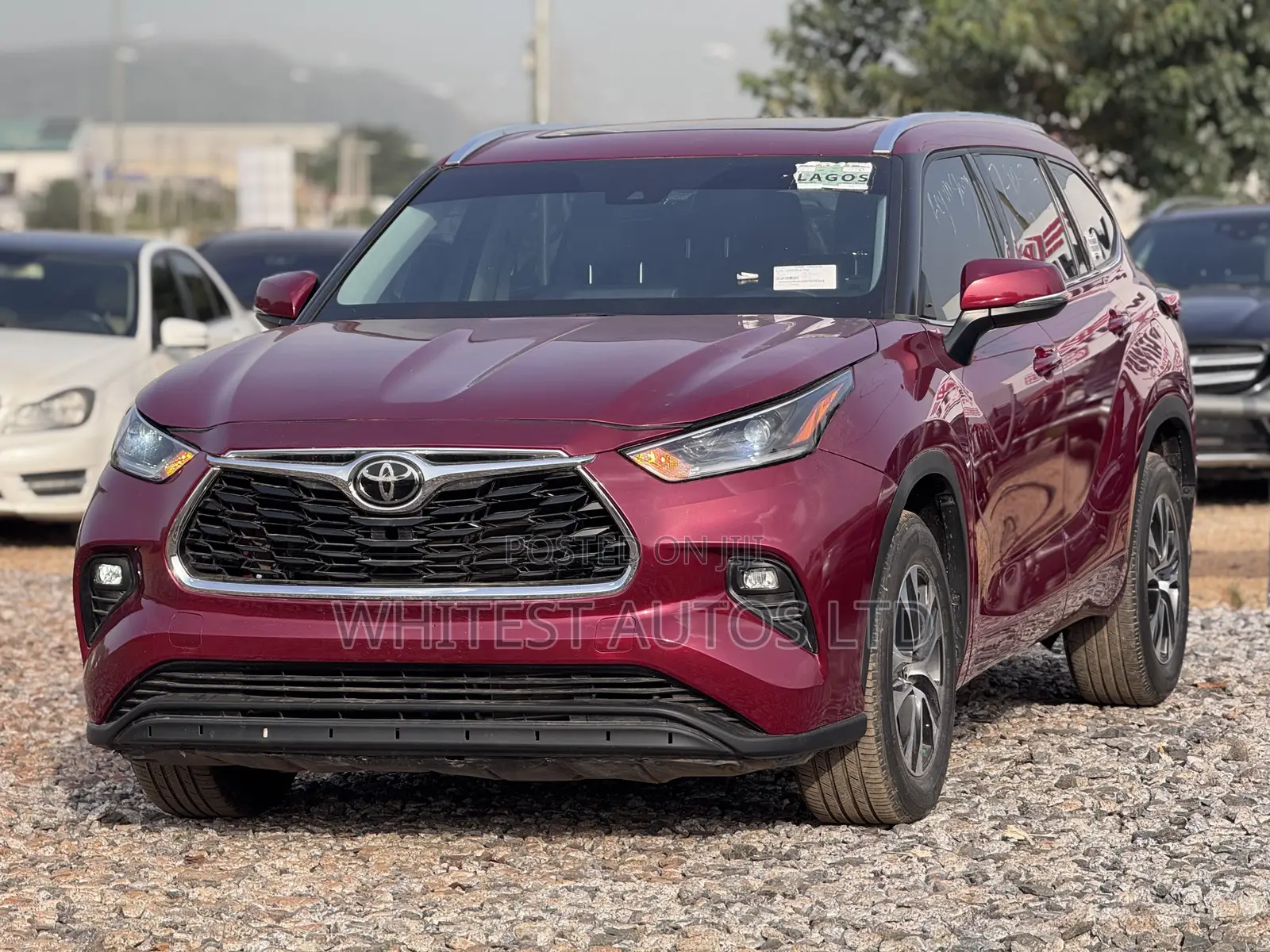 Toyota Highlander XLE 2022 Red