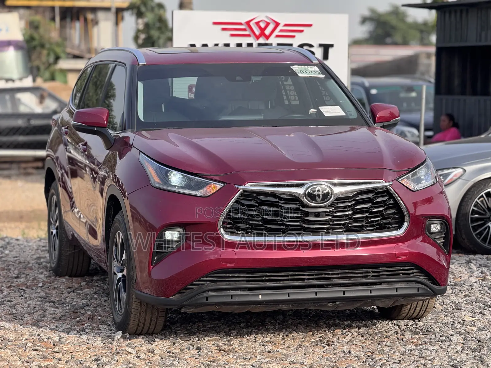 Toyota Highlander XLE 2022 Red